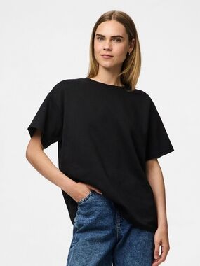 PIECES Ribbed Black Short-Sleeve Relaxed Crewneck TShirt - Oversized Small